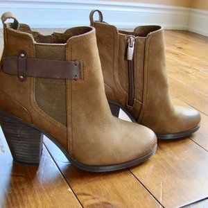 Vince Camuto Hayes Tan Brown Leather Chunky Heel Ankle Boots Booties Size 7